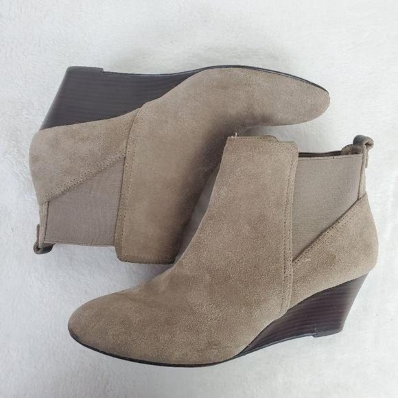 BCBG Generation Taupe Suede Leather Almond Toe Ankle Wedge Boots Size 8.5 - Picture 5 of 8